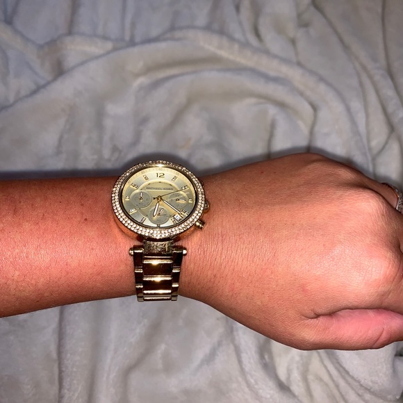 Gold Michael Kors watch - Picture 2 of 4